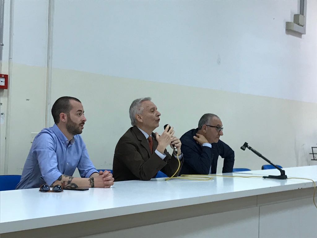 Presentazione del libro di Alfio Caruso stamani al Liceo Cannizzaro