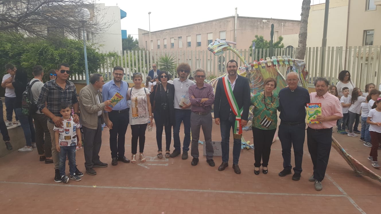 Inaugurata all’istituto comprensivo Sciascia, a Scoglitti, l’opera dello scultore Sergio Cimbali